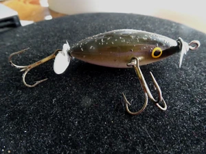 SEÑUELO DE PESCA DE MADERA VINTAGE CON DOS ANZUELOS AGUDOS (UNO EN EL LATERAL)-DOS HILANDEROS - Imagen 1 de 5