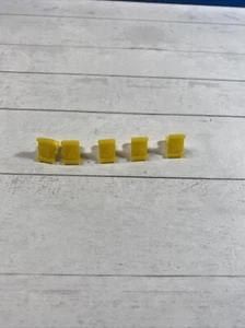 1982 Parker Brothers Survive Board Game Replacement Yellow People Tokens 1-5 - Picture 1 of 2