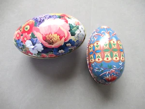 Lot of 2 Metal Tin Litho Easter Eggs 1 Starbucks 4.25 in & 1 Hallmark 5 in - Picture 1 of 7