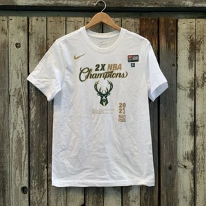 HERREN NIKE MILWAUKEE BUCKS 2021 CHAMPIONSHIP LOCKER ROOM T-SHIRT - Größen S-2XL - Bild 1 von 4