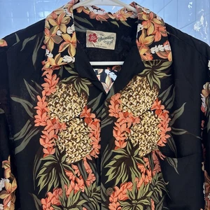 Vintage Mens Medium Hilo Hattie Black Rayon Hawaiian Aloha Shirt Pineapple Leis - Picture 1 of 12