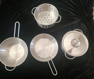 Lustiges Melissa und Doug Töpfe und Pfannen, Sieb Set Spielen Kochen Küche Set 5-teilig - Bild 1 von 16