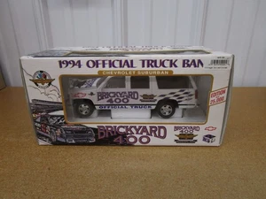 1994 Chevrolet Suburban 1/25 Brookfield Collectors diecast bank Brickyard 400 Z - Picture 1 of 7
