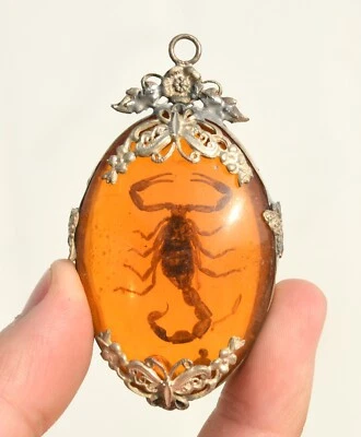 2.6英寸中国天然琥珀镶嵌银雕刻动物蝎子护身符吊坠A5 — 第 1/4 张图片