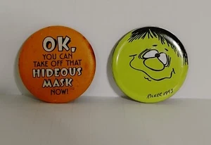 Vintage 1985 Hallmark & Ricker Pinback Button Pins 1999 Halloween Mask Made USA - Picture 1 of 7