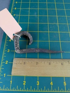 Antiker schmiedeeiserner Pferde-Anhängehaken mit Erdspieß für Pfosten 2 x 4 1/4 - Bild 1 von 5
