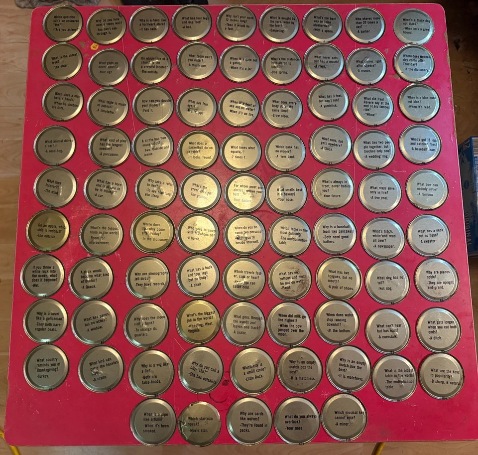 86 шт. белых жестяных крышек для молочных банок с загадками с номером УЛЬТРАРЕДКИЕ 1950-е - Изображение 1 из 4