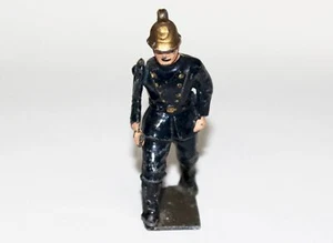 Juguete uniforme azul antiguo de la brigada de bomberos británicos brazo articulado antiguo de metal plomo - Imagen 1 de 6