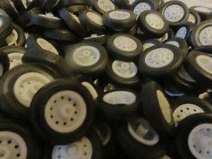 Lote Grande Neumáticos Tonkin 1/50 y RUEDAS DELANTERAS Color BLANCO 200+ piezas NUEVO - Imagen 1 de 3