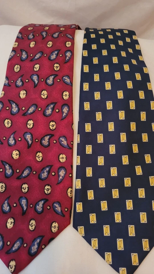 "Lote de 2 corbatas vintage Chaps Ralph Lauren 1 AZUL Y 1 ROJO 100 % seda cuello 56"" de largo"  Foto 1 de 2