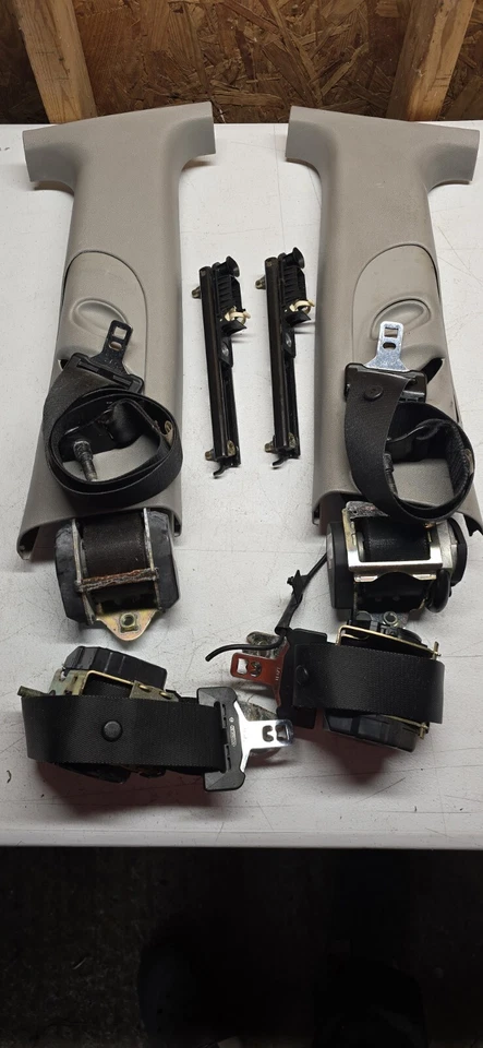 Juego de cinturones de seguridad delanteros y traseros Ford Focus SVT 2004 5 puertas OEM Foto 1 de 1