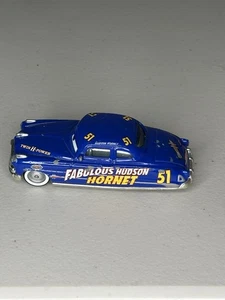 Disney Pixar Fabulous Hudson Hornet #51 - coche de carreras fundido a presión escala 1:64 - Imagen 1 de 3