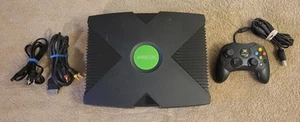 Microsoft Original Xbox Console with Controller - Picture 1 of 9