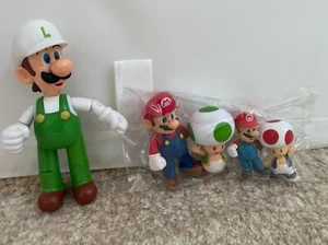 Nintendo Super Mario Figuren - beweglich 4,5" Fire Luigi mit 2 Mario und 2 Toad  - Bild 1 von 10