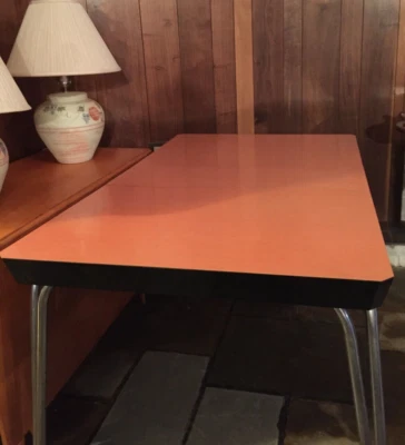 Mesa de comedor de cocina retro vintage rosa formica años 60 Foto 1 de 2