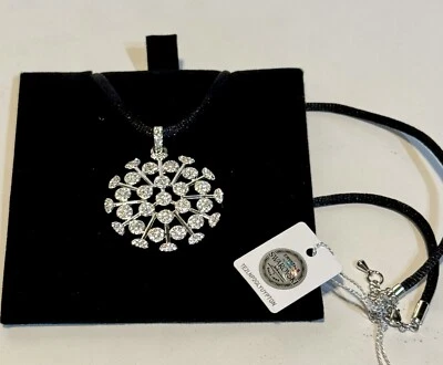 Collar de cristal de Swarovski sobre cuerda negra. Viene en bolsa, sin caja  Foto 1 de 4