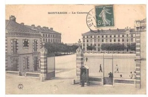 CPA 45 MONTARGIS LA CASERNE - Picture 1 of 1
