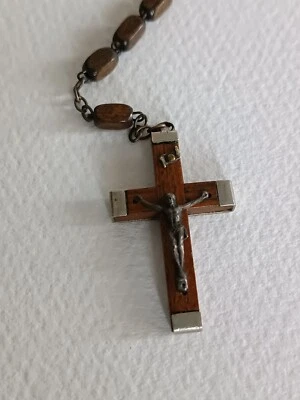 **CHAPELET EN BOIS ANCIEN CROIX EN BOIS ET METAL LOURDES FRANCE - Photo 1/4