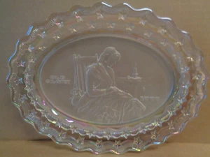 Plato de vidrio iridiscente Fostoria American Milestones Betsy Ross Old Glory - Imagen 1 de 1