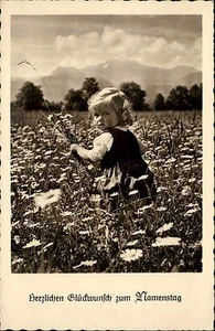 Blondes Mädchen pflückt Blumen alte s/w Namenstag Gruss 1955 Deutschland gelauf. - Picture 1 of 2