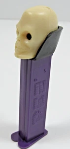 Vintage PEZ Süßigkeitenspender Dr SKULL mit Füßen #A2-4 - Bild 1 von 6