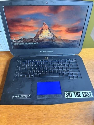 Portátil Alienware 15 R2 Foto 1 de 3