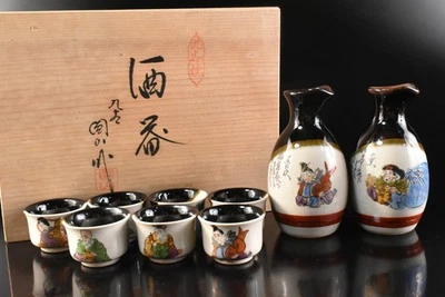 T329: Japanese Kutani-ware Colored SAKE BOTTLE & CUP, auto w/signed box - Image 1 of 4