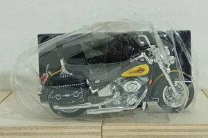 I125669 MAISTO 1/18 - Harley Davidson 2000 FLSTC Heritage Softail Classic - Foto 1 di 4