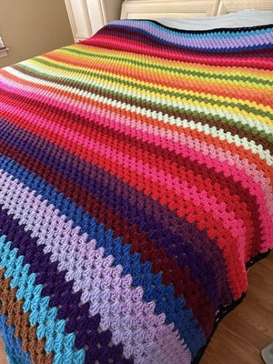 Manta de ganchillo hecha a mano multicolor tamaño king/queen Foto 1 de 4