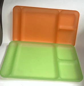 Neu Tupperware 1535 geteilte Campingschalen neongrün & orange Teller 2er Set - Bild 1 von 2