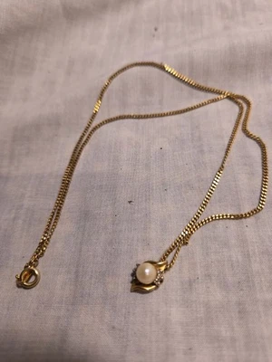 Colar pingente delicado pérola falsa tom dourado vintage - Imagem 1 de 3