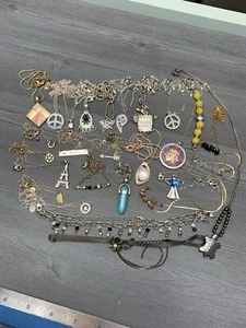 Vintage Pendant Necklace Women’s Jewelry Lot Of 26 Dainty As Shown LB923 - Picture 1 of 9