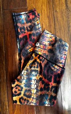 Yoga Democracy Snakeskin Capri Leggings Utra Lightweight Women's XS Rare -LkNew - Image 1 of 4