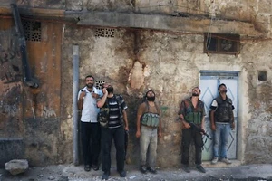 Momento histórico de la guerra civil siria conflicto sirio - Foto impresa brillante 5x7 - Imagen 1 de 1
