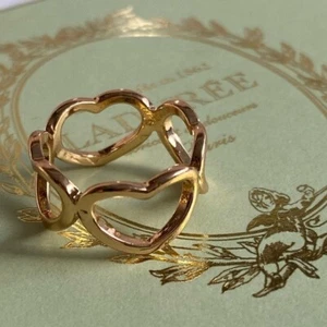 Elegante anillo apilable de eternidad hecho a mano con delicada banda de corazón cerrado de oro macizo de 14K - Imagen 1 de 12