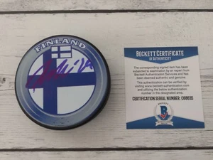 Patrik Laine signed handsigniert Finnland Hockey Puck Beckett BAS COA Go Jets a - Bild 1 von 2