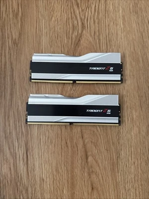 G.Skill Trident Z5 RGB 32 GB (2×16 GB) DDR5-6400 MHz CL32 – Silber Mit OVP - Bild 1 von 3
