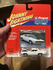 Johnny Lightning 1971 Plymouth Road Runner Mopar Muscle White - Picture 1 of 4
