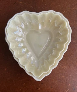 Belleek Ireland Porcelain Heart Dishes – Set of 2, Ivory Lustre, Shamrock Mark - Picture 1 of 15