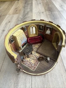 VINTAGE Harry Potter Gryffindor Common Room Playset & Room Of Requirements - Picture 1 of 2
