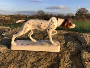 VINTAGE EAST GERMANY PORCELAIN POINTER DOG HERTWIG & - Picture 1 of 9