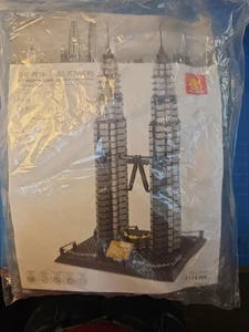 The Petronas Towers of Kuala Lumper Building Block Set #5213 1175 pcs - Picture 1 of 5