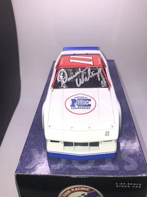 Chevrolet Camaro Darrell Waltrip 1984 Hodgdon ASA 1/24 autografiado acción patio Foto 1 de 4