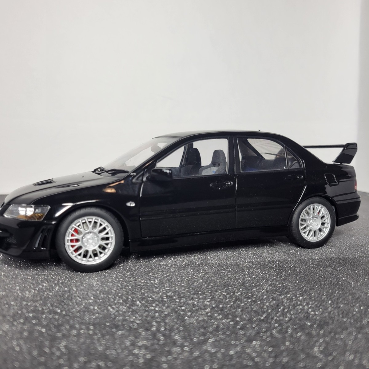 トミカリミテッド　LANCER EVOLUTION AUTOart Autoart 1/18 Scale DC21823Y - Mitsubishi Lancer Evolution V