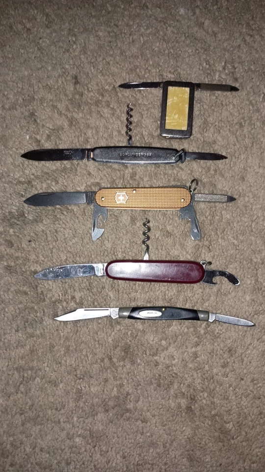 Lote de 5 navajas de bolsillo del ejército suizo muy valiosas y coleccionables y otras Foto 1 de 4