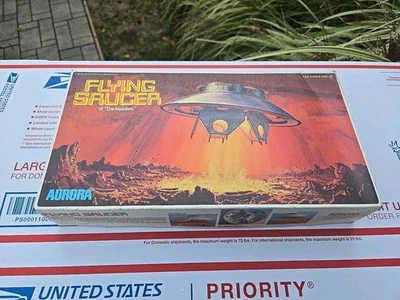 Aurora 1975 The Invaders TV UFO Flying Saucer Vintage Model Kit, READ, *AS IS* - Image 1 of 4
