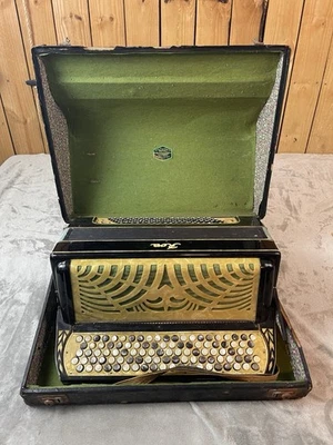 复古 Marke Roa Accordian 带盒!! 用于维修/恢复!! — 第 1/4 张图片