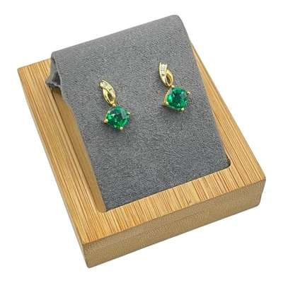 9ct 9K Yellow Gold Created Green Emerald And Diamond Stud Earrings. Brand New - Image 1 of 4