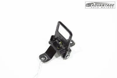 2005-23 CHRYSLER 300 REAR 2ND SECOND ROW RIGHT SEAT BACK LATCH LOCK STRIKER OEM - Image 1 of 4