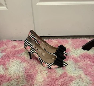 Betsey Johnson Women's Heels Floral Black and White Stripes Size 8.5 - Image 1 of 4